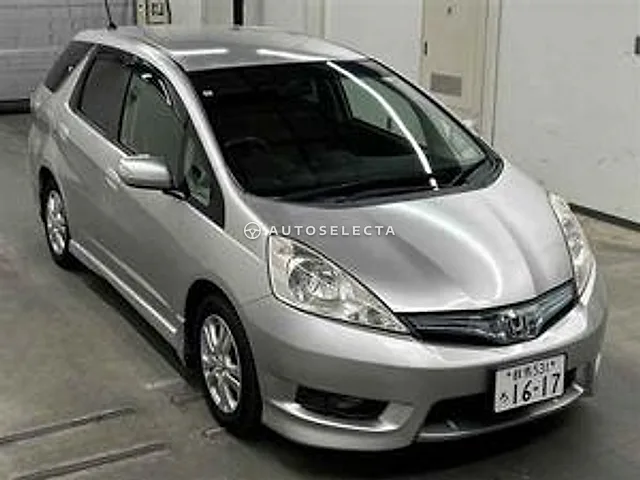 Honda Fit Shuttle Hybrid 2012, auction grade 3.5