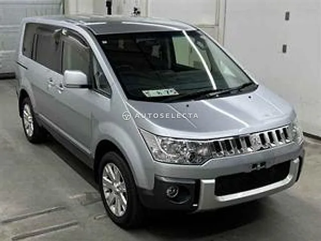 Mitsubishi Delica D:5 2014, auction grade 3.5