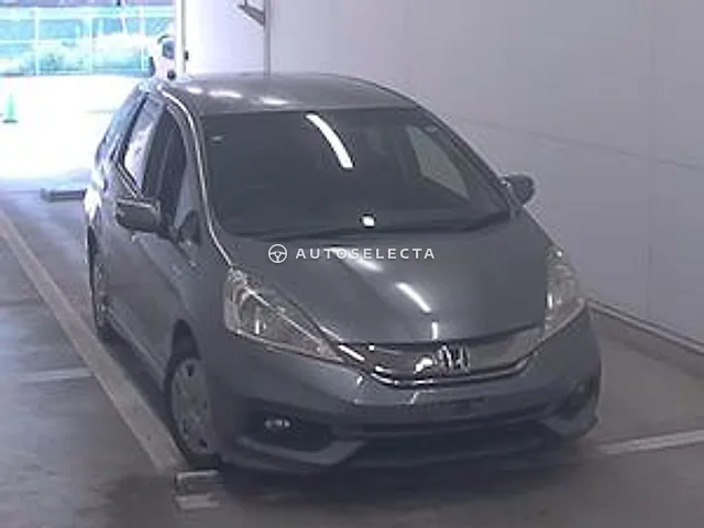 Honda Fit Shuttle Hybrid 2014, auction grade 3.5