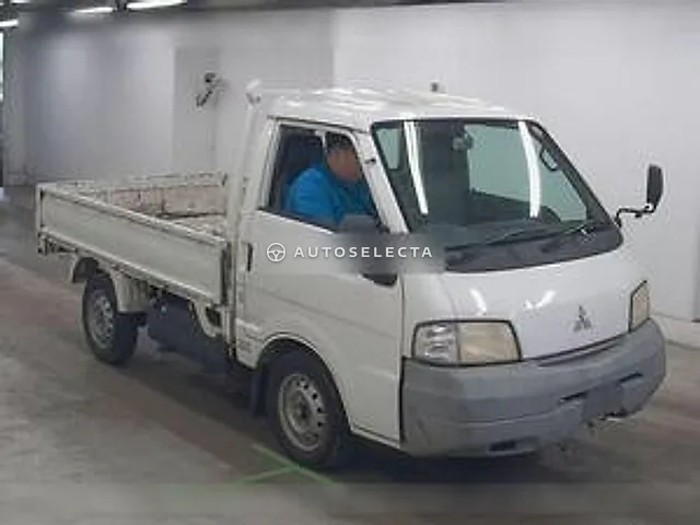 Mitsubishi Delica Truck 2005, auction grade 3.5
