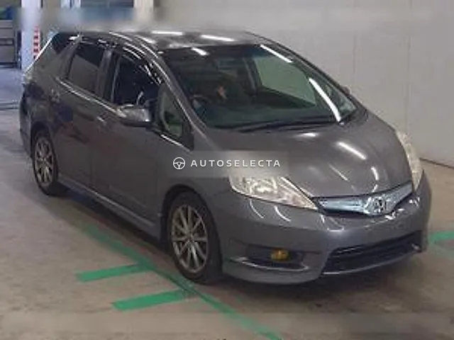 Honda Fit Shuttle Hybrid 2011, auction grade 3