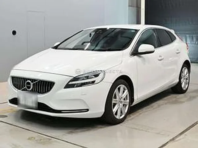 Volvo V40 2018, auction grade RA