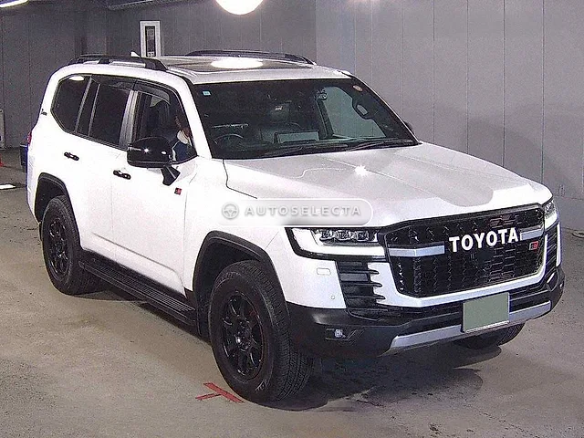Toyota Land Cruiser GR Sport 2023, auction grade 4.5