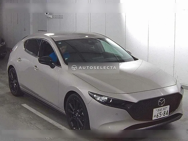 Mazda MAZDA3 Fastback 2022, auction grade 3.5