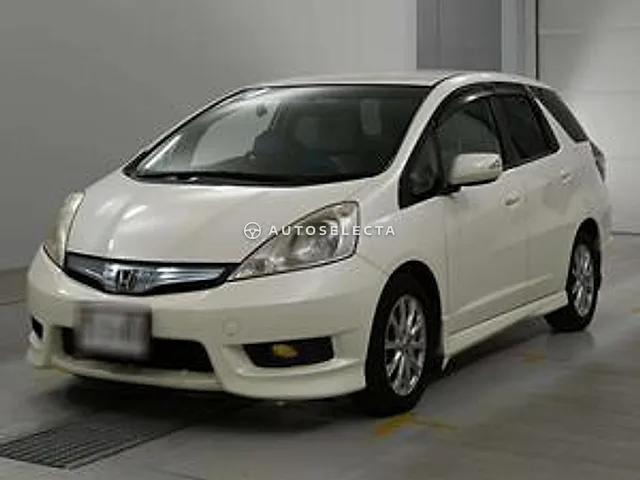Honda Fit Shuttle Hybrid 2011, auction grade 4