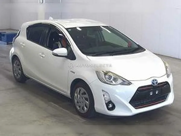 Toyota Aqua 2015, photo 1 of 6
