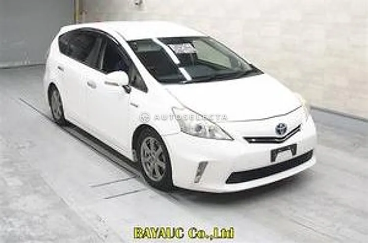 Toyota Prius Alpha 2014, photo 1 of 1