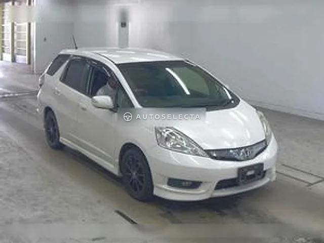 Honda Fit Shuttle Hybrid 2013, auction grade 3.5