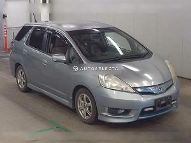 Honda Fit Shuttle Hybrid 2013, auction grade 3