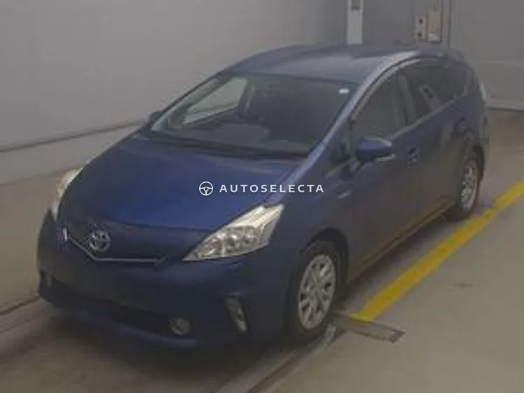 Toyota Prius Alpha 2013, photo 1 of 1