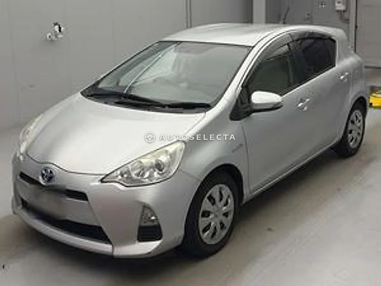 Toyota Aqua 2013, photo 1 of 1