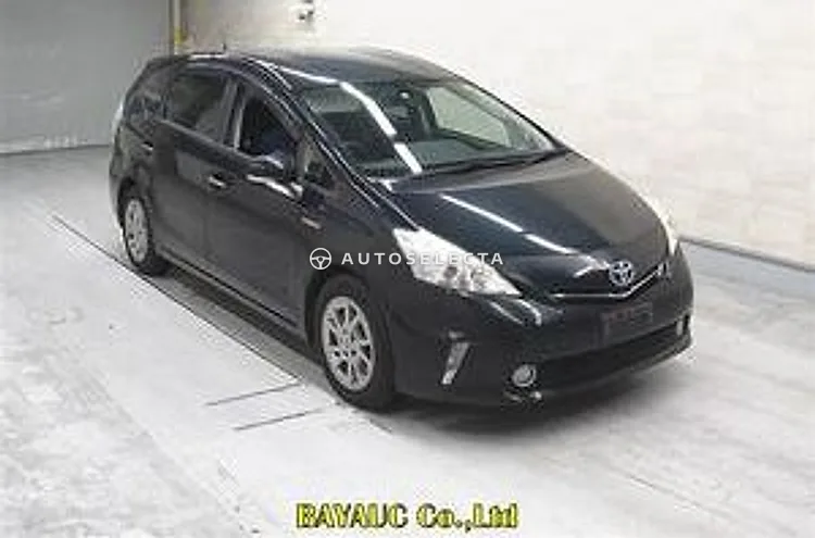 Toyota Prius Alpha 2014, photo 1 of 1