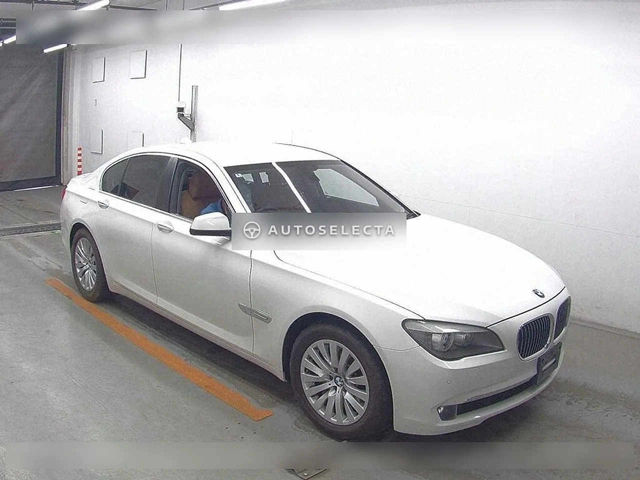 BMW 7 Series 2010, photo 1 of 6