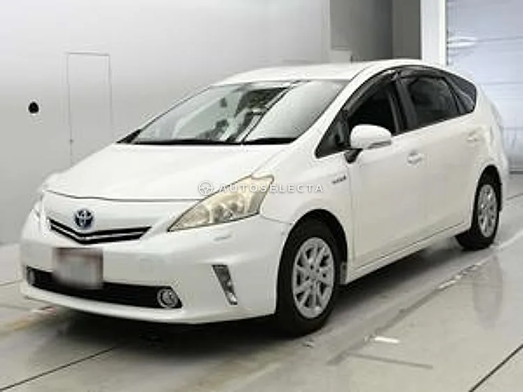 Toyota Prius Alpha 2013, photo 1 of 1