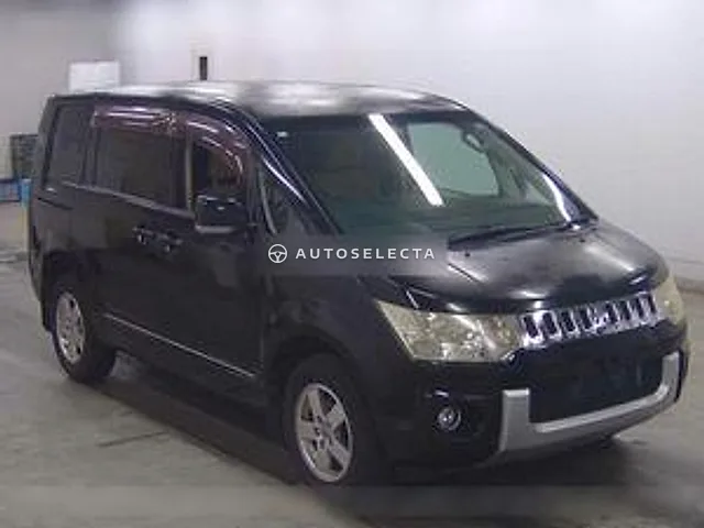 Mitsubishi Delica D:5 2012, auction grade 3