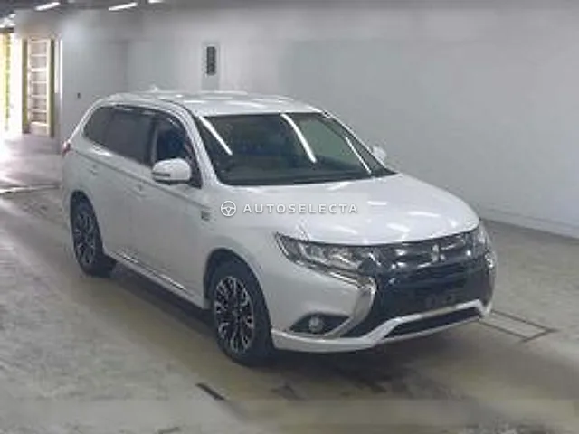 Mitsubishi Outlander PHEV 2015, auction grade 3.5