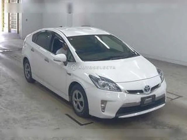Toyota Prius PHV 2012, auction grade 3.5