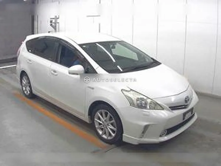Toyota Prius Alpha 2013, photo 1 of 1