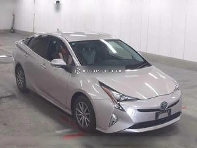 Toyota Prius 2015, auction grade 3.5