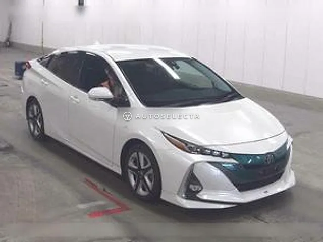 Toyota Prius PHV 2017, auction grade 4.5