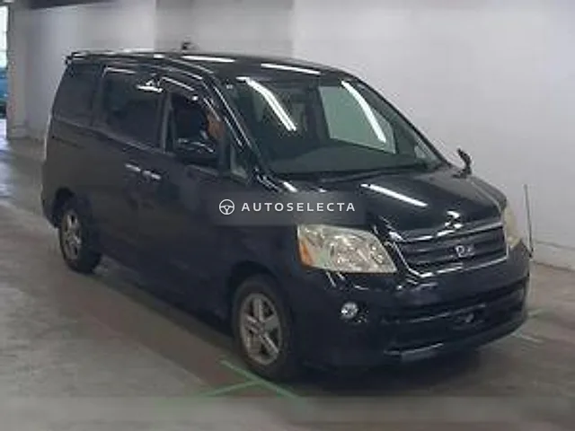 Toyota Noah 2005