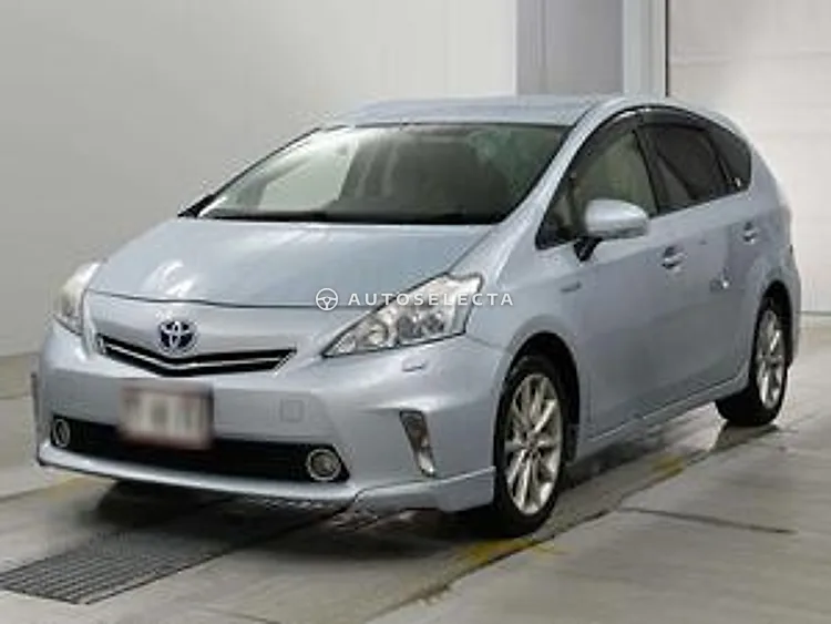 Toyota Prius Alpha 2013, photo 1 of 1