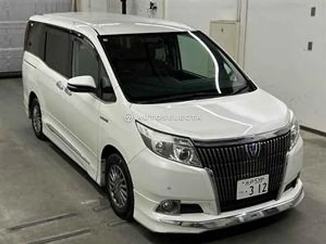 Toyota Esquire 2015, auction grade 3.5