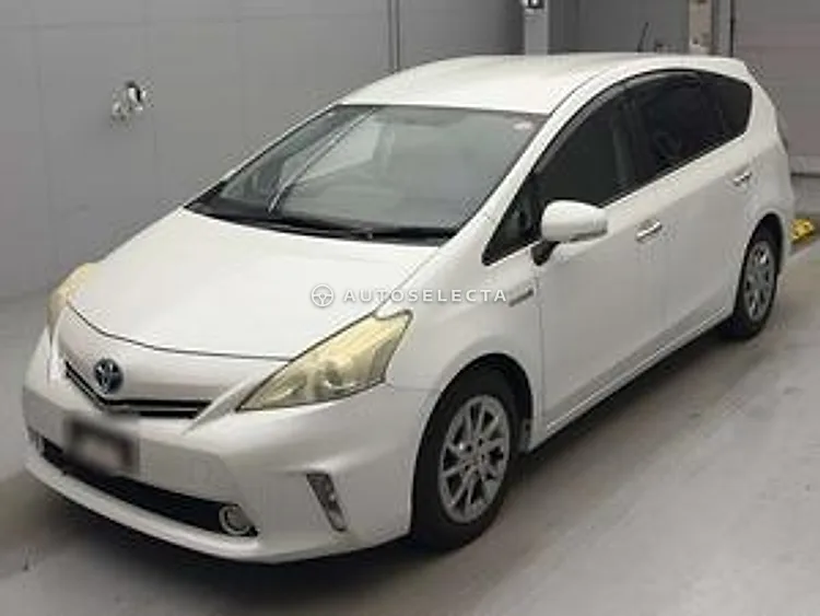Toyota Prius Alpha 2013, photo 1 of 1