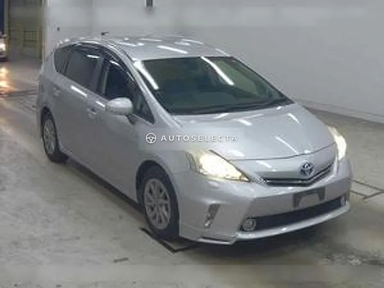 Toyota Prius Alpha 2012, photo 1 of 1