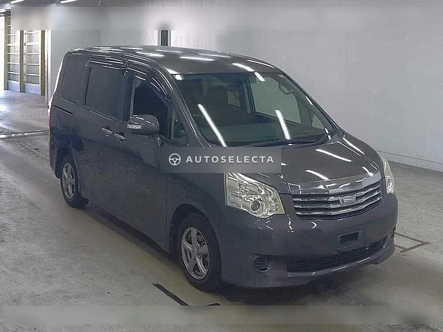 Toyota Noah 2012, auction grade R