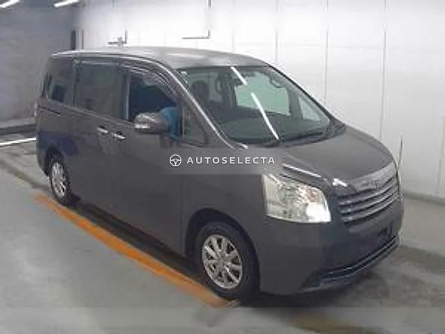 Toyota Noah 2010