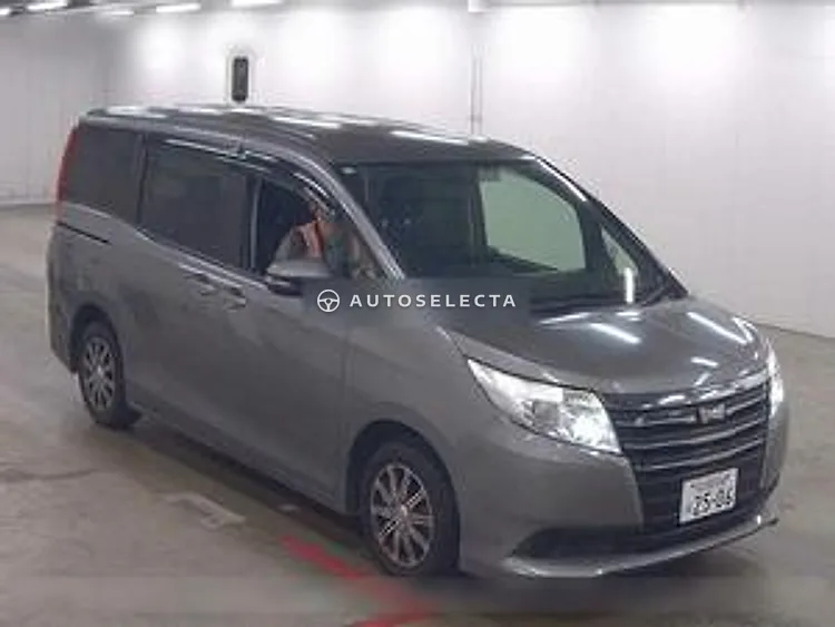 Toyota Noah 2015, photo 1 of 1