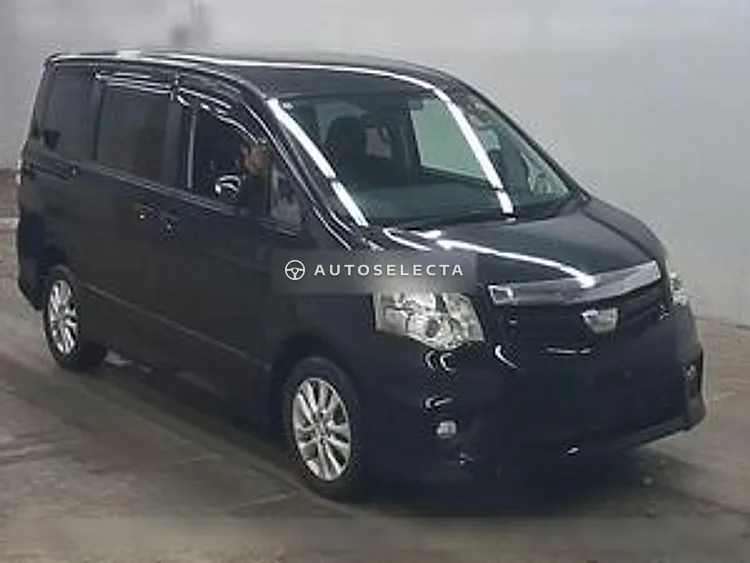 Toyota Noah 2013, photo 1 of 1