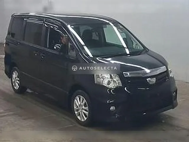 Toyota Noah 2013, auction grade 3.5