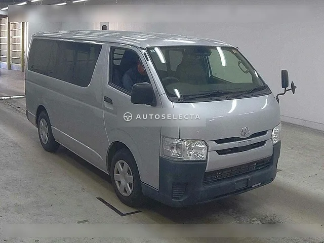 Toyota Hiace Van 2018, auction grade 3.5