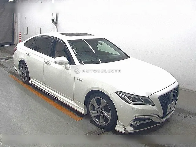Toyota Crown Hybrid 2018, auction grade 4.5