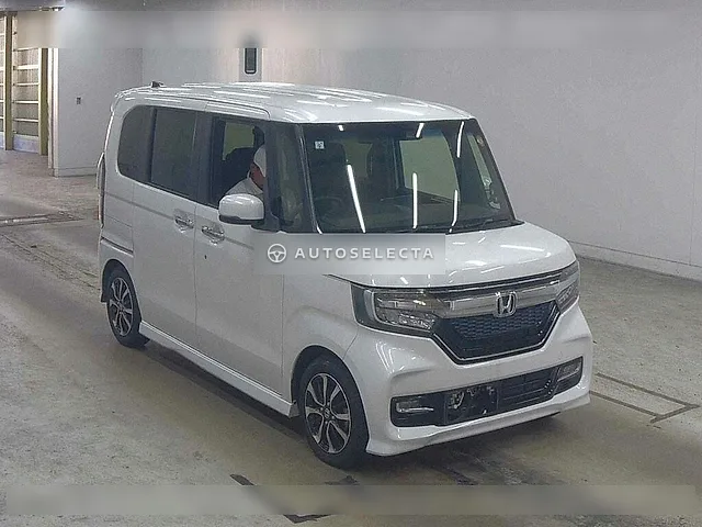 Honda N-BOX Custom 2019, auction grade 4.5