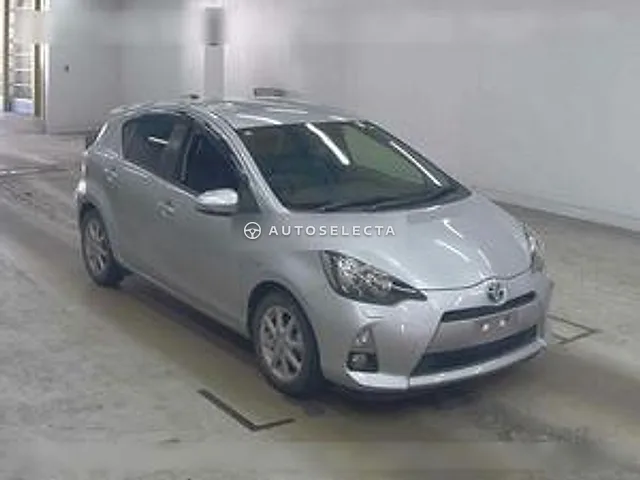 Toyota Aqua 2013, auction grade 4
