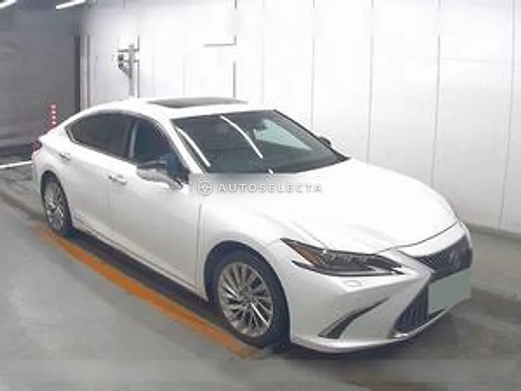Lexus ES 2020, photo 1 of 6