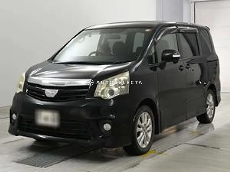 Toyota Noah 2012, photo 1 of 1
