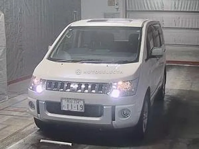 Mitsubishi Delica D:5 2011, auction grade 3.5