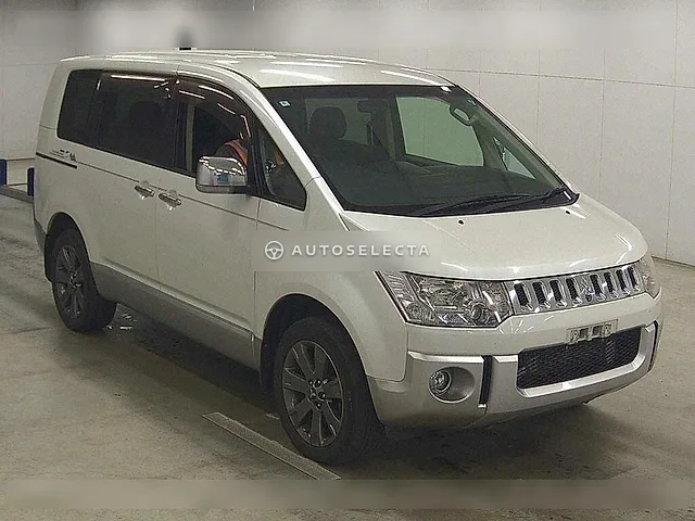 Mitsubishi Delica D:5 2018, auction grade 3.5