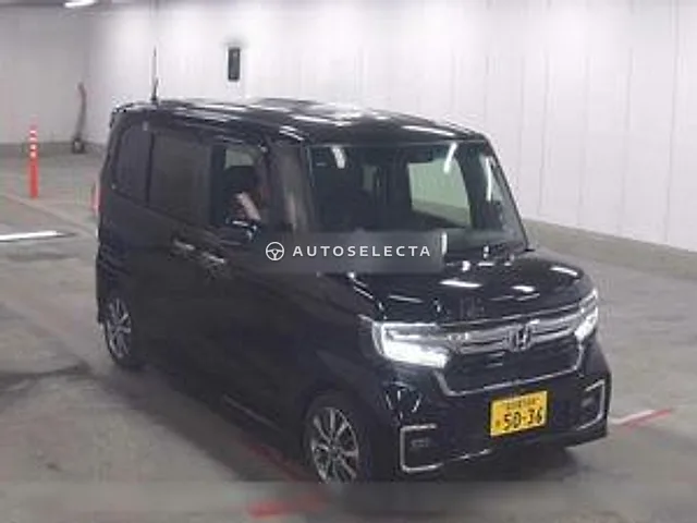 Honda N-BOX Custom 2023, auction grade R