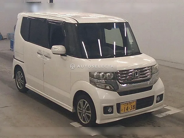 Honda N-BOX Custom 2015, auction grade 4.5