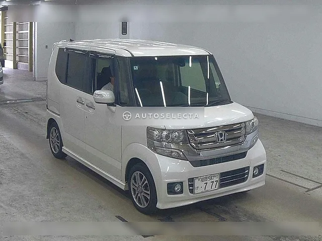 Honda N-BOX Custom 2016, auction grade 4.5