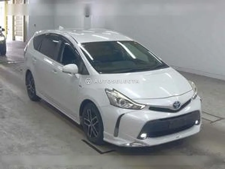 Toyota Prius Alpha 2015, photo 1 of 1