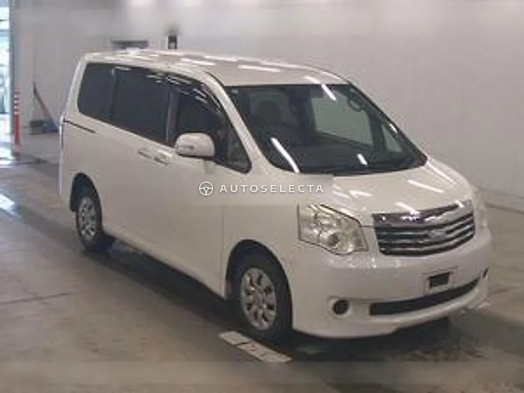 Toyota Noah 2011, photo 1 of 1