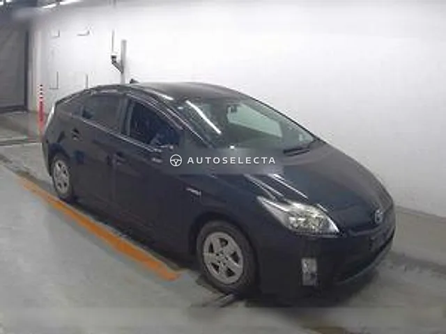 Toyota Prius 2011, auction grade R