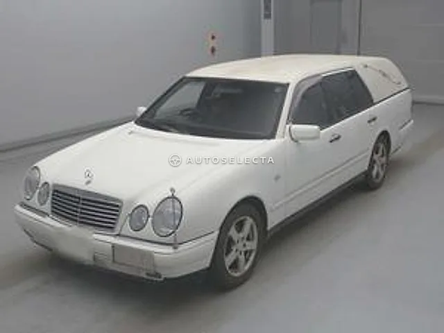 Mercedes-Benz E-Class Station Wagon 1998, auction grade 4