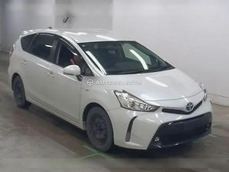Toyota Prius Alpha 2015, photo 1 of 1